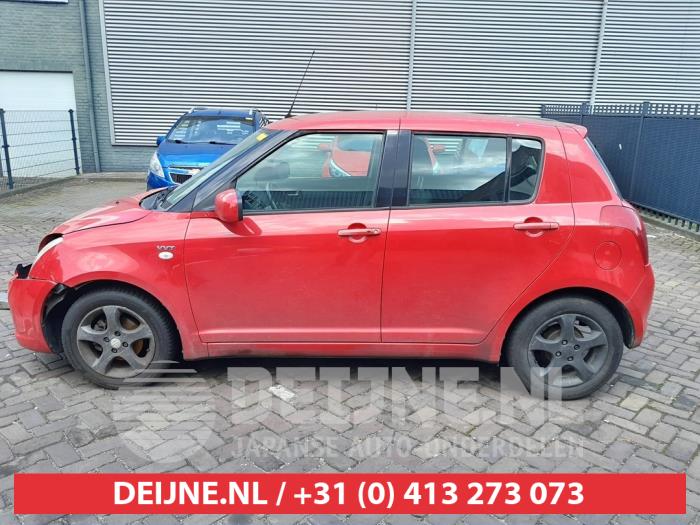 Suzuki Swift Portierruit 4Deurs links-voor O618743