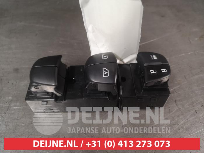 Nissan Juke Combischakelaar ramen O619086