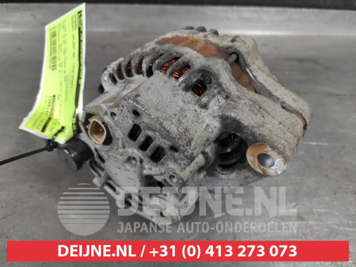 Dynamo van een Suzuki Splash 1.0 12V 2009