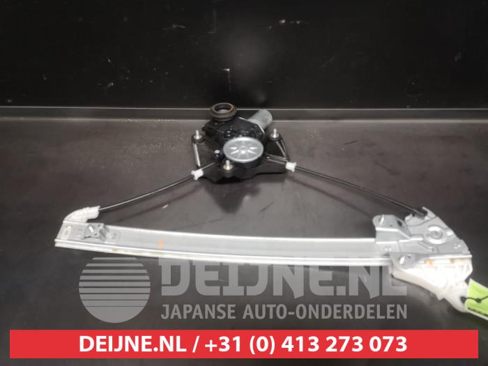 Toyota Yaris Cross Ruitmechaniek 4Deurs rechts-voor O619154