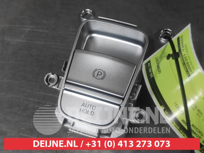 Gebruikte Schakelaar handrem Hyundai Tucson (NX) 1.6 T-GDI PHEV HTRAC Prijs op aanvraag aangeboden door V.Deijne Jap.Auto-onderdelen BV