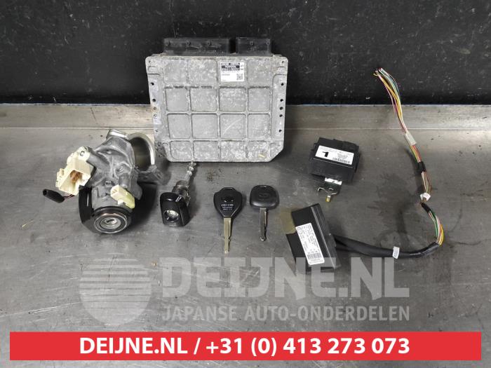 Toyota Auris Kontaktslot+Sleutel O619457