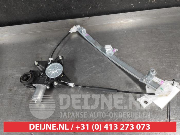 Toyota Yaris Cross Ruitmechaniek 4Deurs links-achter O619535