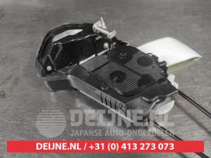 Toyota Yaris Cross Türschlossmechanik 4-türig links hinten O619536 foto 2