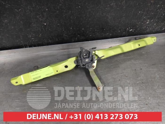 Daihatsu Cuore Schlossträger vorne O619743
