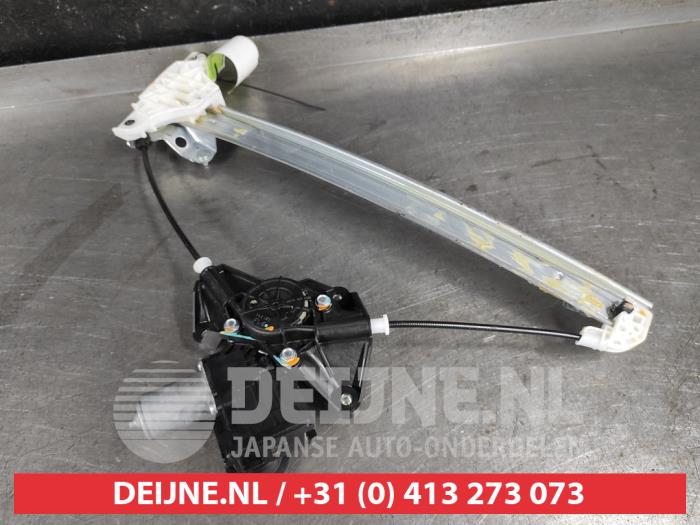 Toyota Yaris Cross Ruitmechaniek 4Deurs links-voor O619865