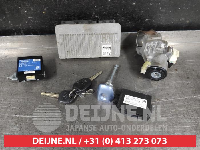 Toyota Verso-S Kontaktslot+Sleutel O620155
