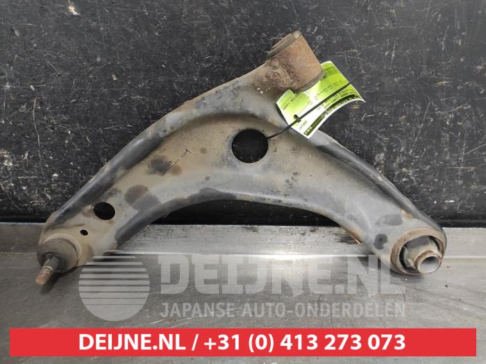Toyota Verso-S Draagarm onder links-voor O620201