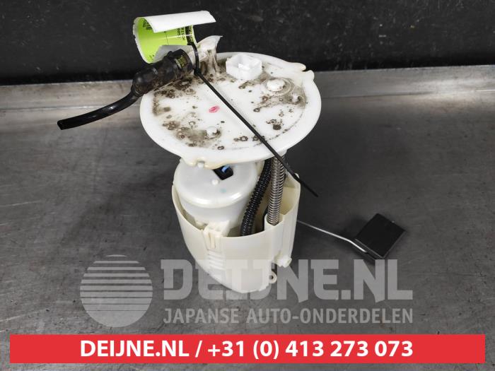 Gebruikte Tank element Pomp Mazda 5 (CR19) 2.0i 16V Prijs € 40,00 Margeregeling aangeboden door V.Deijne Jap.Auto-onderdelen BV