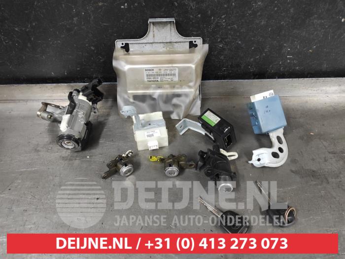 Toyota Yaris Kontaktslot+Sleutel O620554