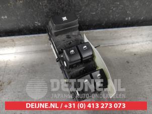 Gebruikte Combischakelaar ramen Kia Stonic (YB) 1.4 MPI 16V Prijs € 75,00 Margeregeling aangeboden door V.Deijne Jap.Auto-onderdelen BV
