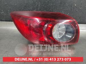 Gebruikte Achterlicht links Mazda 3 (BM/BN) 1.5 Skyactiv-G 100 16V Prijs € 75,00 Margeregeling aangeboden door V.Deijne Jap.Auto-onderdelen BV