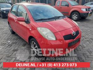 Toyota Yaris Motorhaube O621581 foto 2