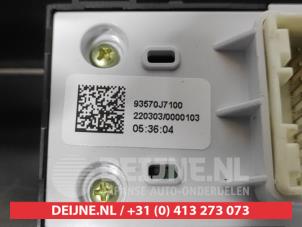 Kia Ceed Multi-functional window switch O621696 photo 3
