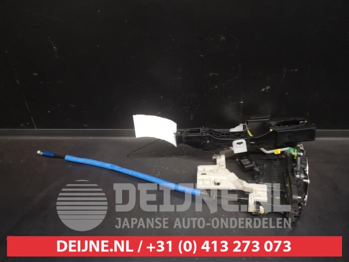 Kia Ceed Deurslot Mechaniek 4Deurs links-voor O621699