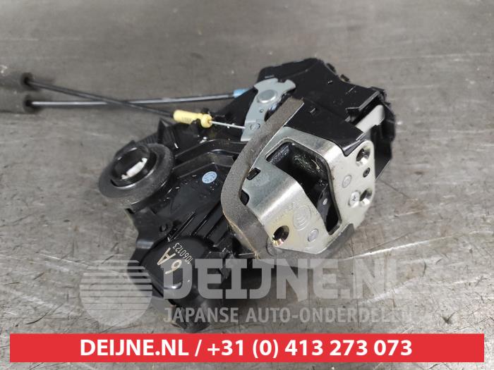 Lexus CT 200h Deurslot Mechaniek 4Deurs links-voor O622030