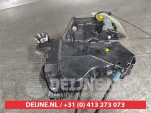 Lexus CT 200h Door lock mechanism 4-door, front left O622030 photo 2