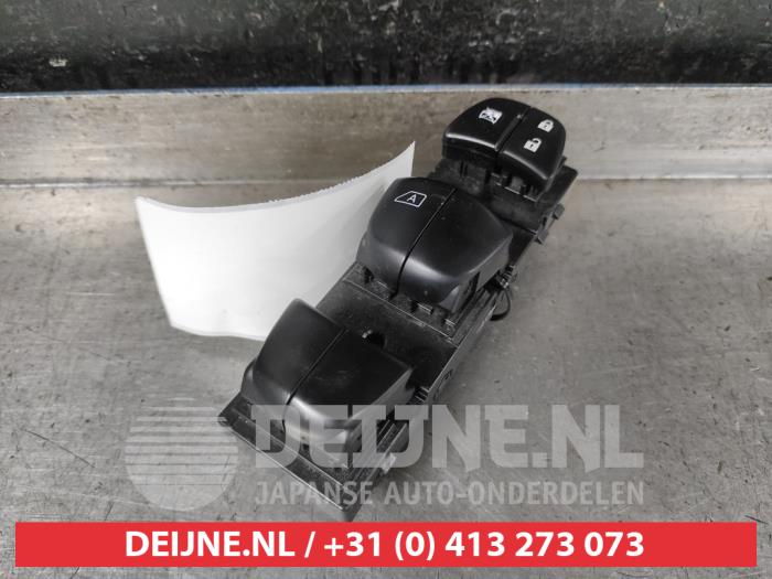 Nissan Qashqai Combischakelaar ramen O622246