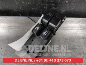 Gebruikte Combischakelaar ramen Suzuki Splash 1.0 12V Prijs € 25,00 Margeregeling aangeboden door V.Deijne Jap.Auto-onderdelen BV