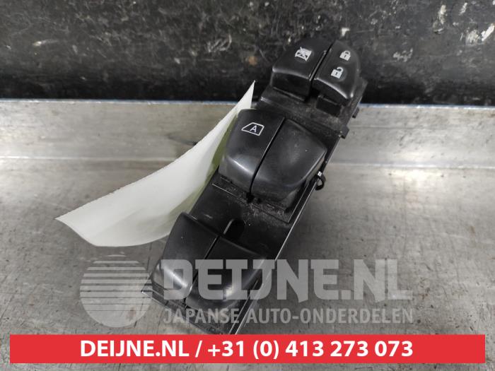 Nissan Juke Combischakelaar ramen O622759