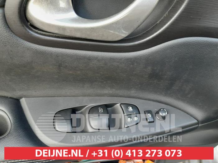 Nissan Pulsar Multi-functional window switch O622837
