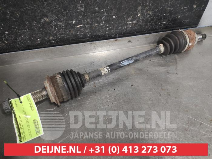 Toyota Yaris Aandrijfas links-voor O623391