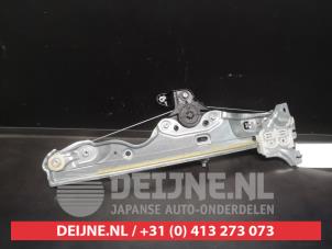 Gebruikte Ruitmechaniek 4Deurs links-voor Nissan Qashqai (J12) 1.5 VC-T e-Power 16V Prijs € 100,00 Margeregeling aangeboden door V.Deijne Jap.Auto-onderdelen BV