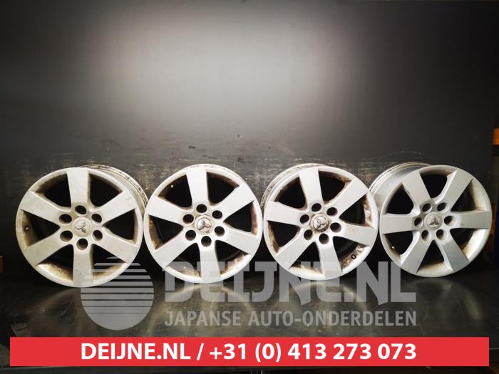Mitsubishi Pajero Velgen set O623958