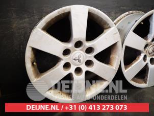 Mitsubishi Pajero Felgen Set O623958 foto 2