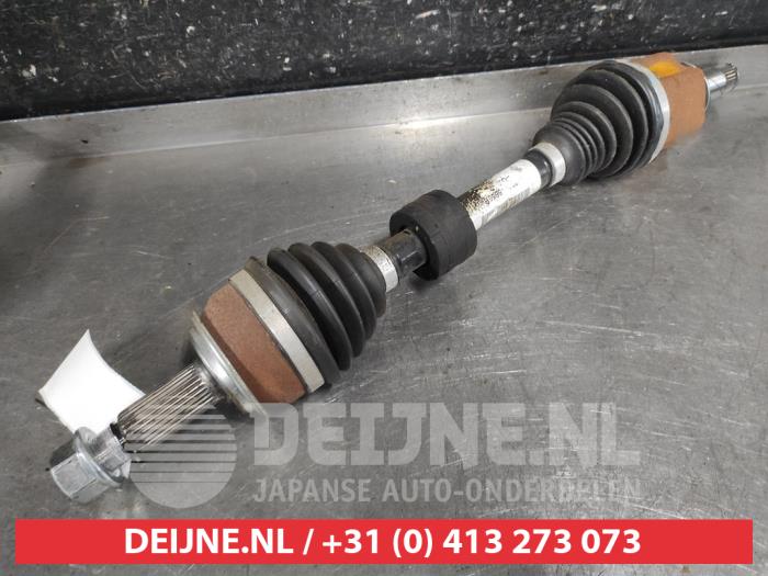 Nissan Qashqai Aandrijfas links-voor O624023