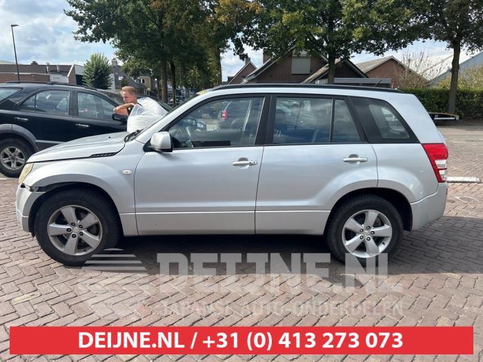 Suzuki Grand Vitara Door window 4-door, front left O624106