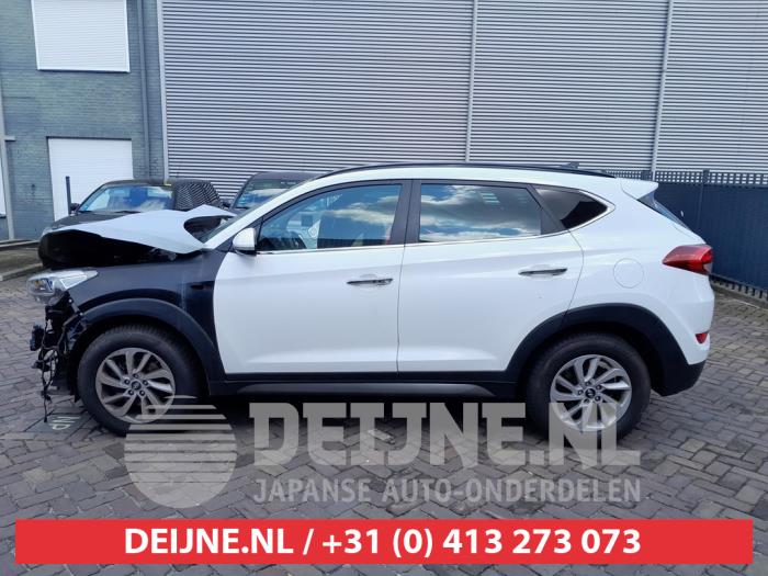 Hyundai Tucson Rear door window 4-door, left O624263