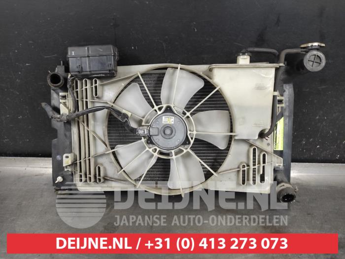 Gebruikte Radiateur Toyota Corolla Verso (R10/11) 1.8 16V VVT-i Prijs € 35,00 Margeregeling aangeboden door V.Deijne Jap.Auto-onderdelen BV