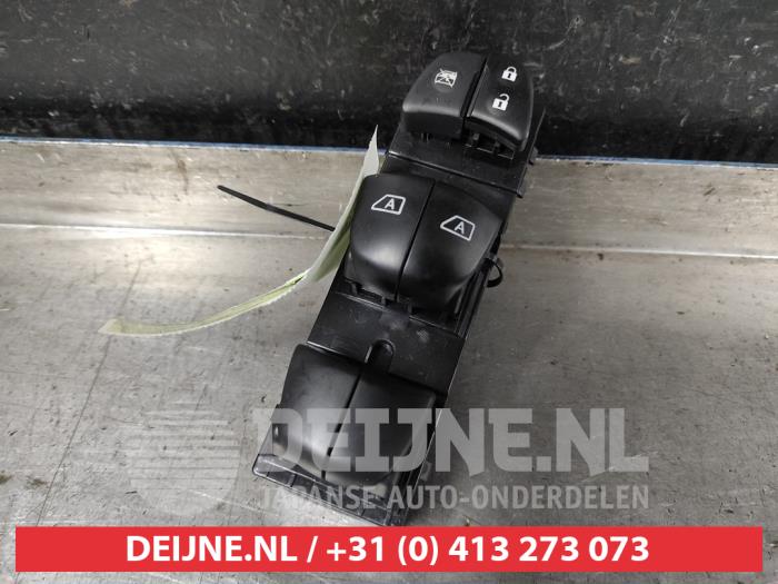 Nissan Juke Combischakelaar ramen O624773