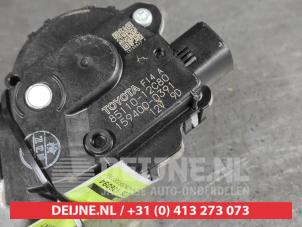 Toyota Corolla Front wiper motor O624897 photo 2