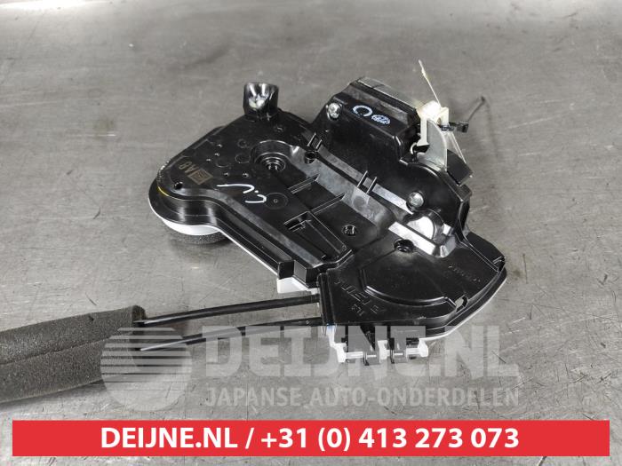 Toyota Corolla Deurslot Mechaniek 4Deurs links-voor O624902