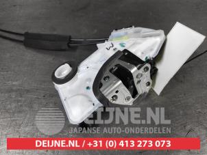 Toyota Corolla Deurslot Mechaniek 4Deurs links-voor O624902 foto 2