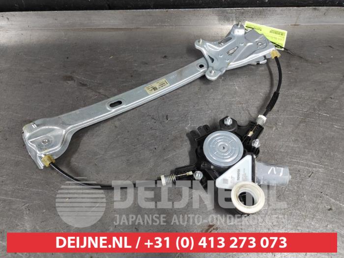 Toyota Corolla Ruitmechaniek 4Deurs links-voor O624903