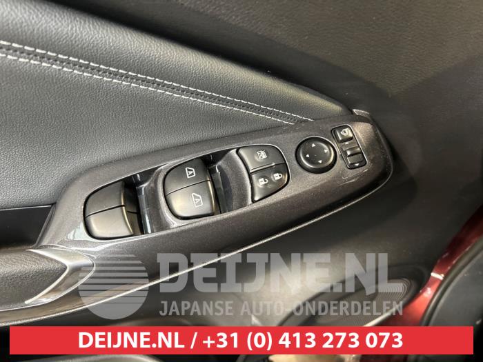 Nissan Juke Combischakelaar ramen O625039