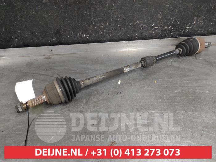 Gebruikte Steekas rechts-voor Nissan Micra (K12) 1.2 16V Prijs € 35,00 Margeregeling aangeboden door V.Deijne Jap.Auto-onderdelen BV
