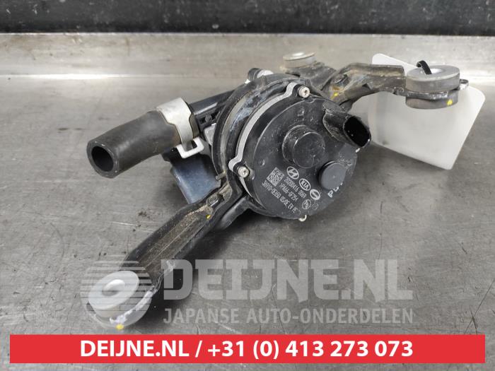 Hyundai Kona Additional water pump O625671