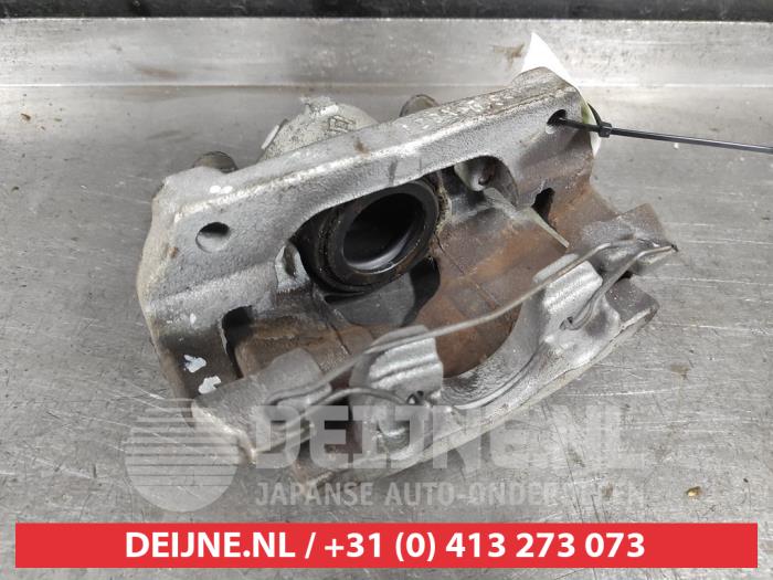 Nissan Juke Remklauw (Tang) links-voor O625899