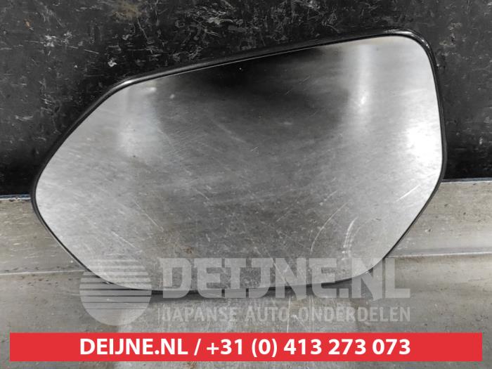 Toyota Yaris Cross Spiegelglas links O626588
