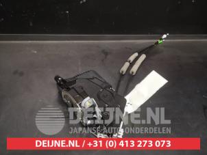 Toyota Aygo X Deurslot Mechaniek 4Deurs rechts-voor O626922 foto 2