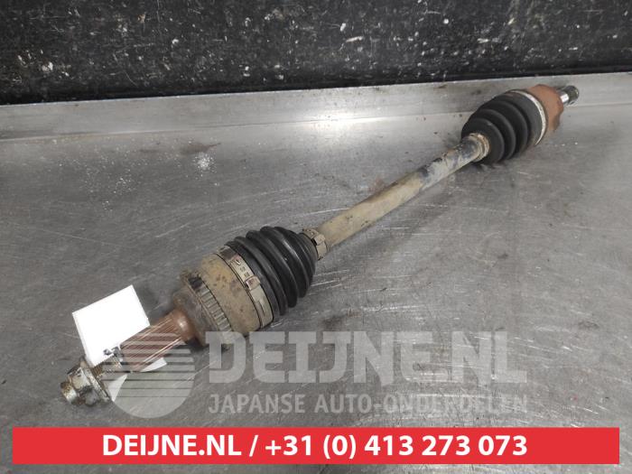 Suzuki Swift Aandrijfas links-voor O627022