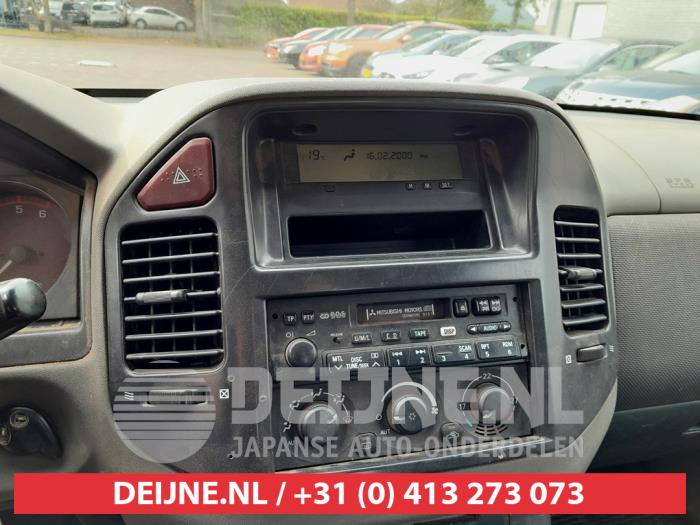 Mitsubishi Pajero Kachel Bedieningspaneel O627176