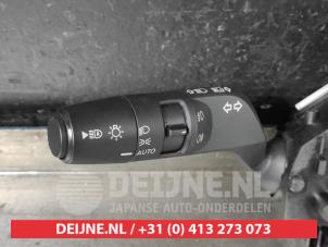 Nissan Qashqai Steering column stalk O627528 photo 2