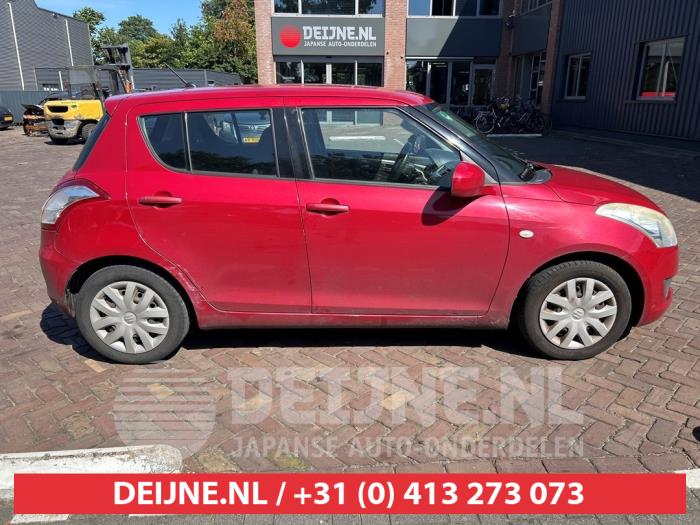 Suzuki Swift Portierruit 4Deurs rechts-achter O628075