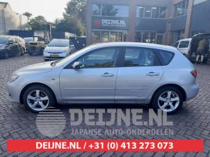 Gebruikte Deurruit 4Deurs links-voor Mazda 3 Sport (BK) 1.6i 16V Prijs € 25,00 Margeregeling aangeboden door V.Deijne Jap.Auto-onderdelen BV