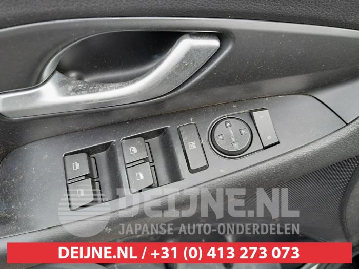 Hyundai I30 Combischakelaar ramen O628182